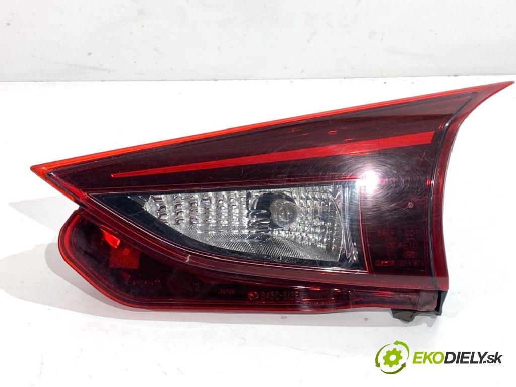 MAZDA 3 BM liftback 2016 88 kW 2.0 1998 světlo zadní část pravá vnitřní  (Klika dveří ostatní)