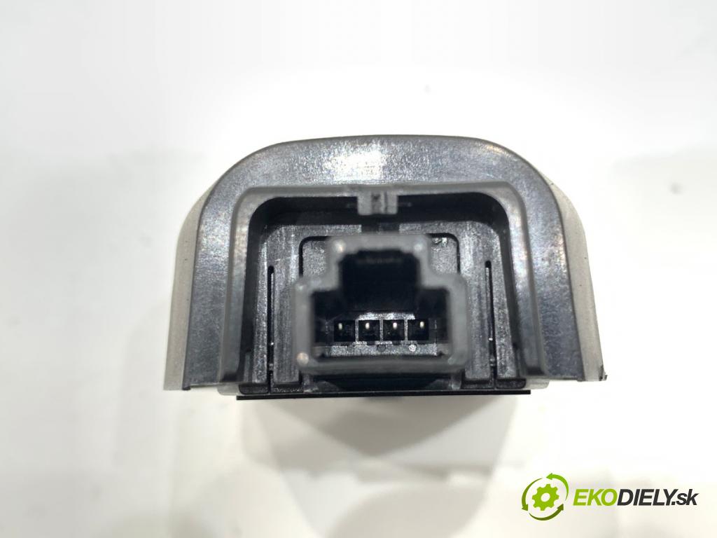 MAZDA 3 BM liftback 2016 88 kW 2.0 1998 Snímač dažďa C513665G0 (Snímač dažďa)