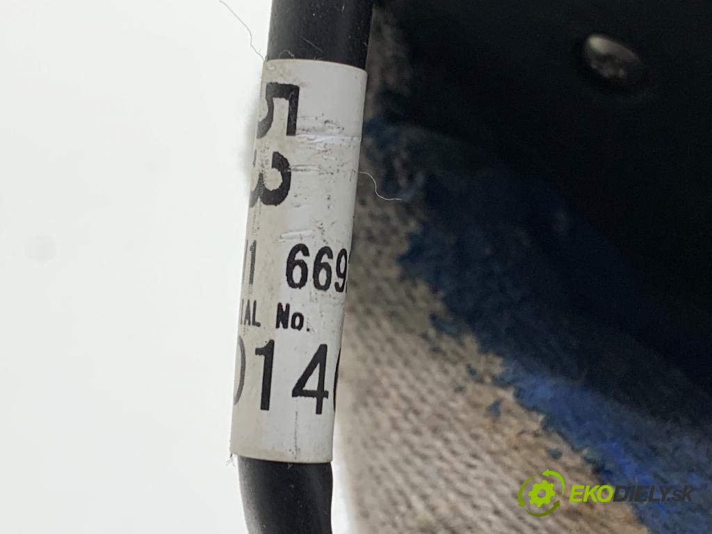 MAZDA 3 BM liftback 2016 88 kW 2.0 1998 ANTENA střešní REKIN BJWI66930A