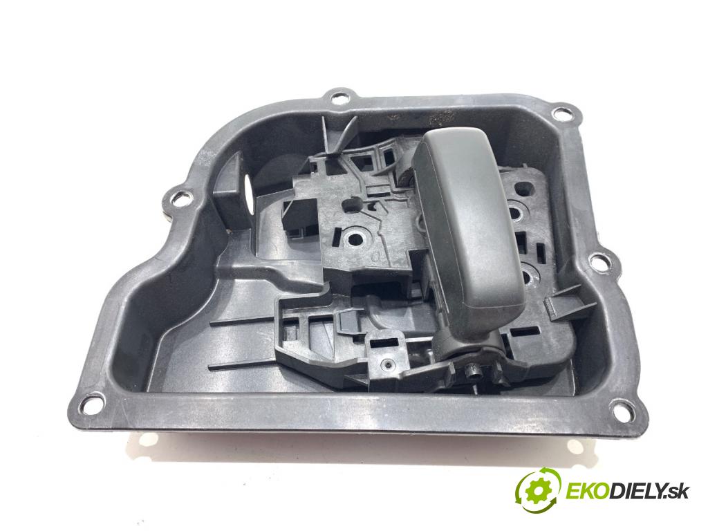 TOYOTA PROACE nadwozie wielkoprzestrzenne (MPV) 2024 96 kW 1.5 D-4D 130 (BKYMA) 1499 klika vnitřní pravý zadní část 9818147580