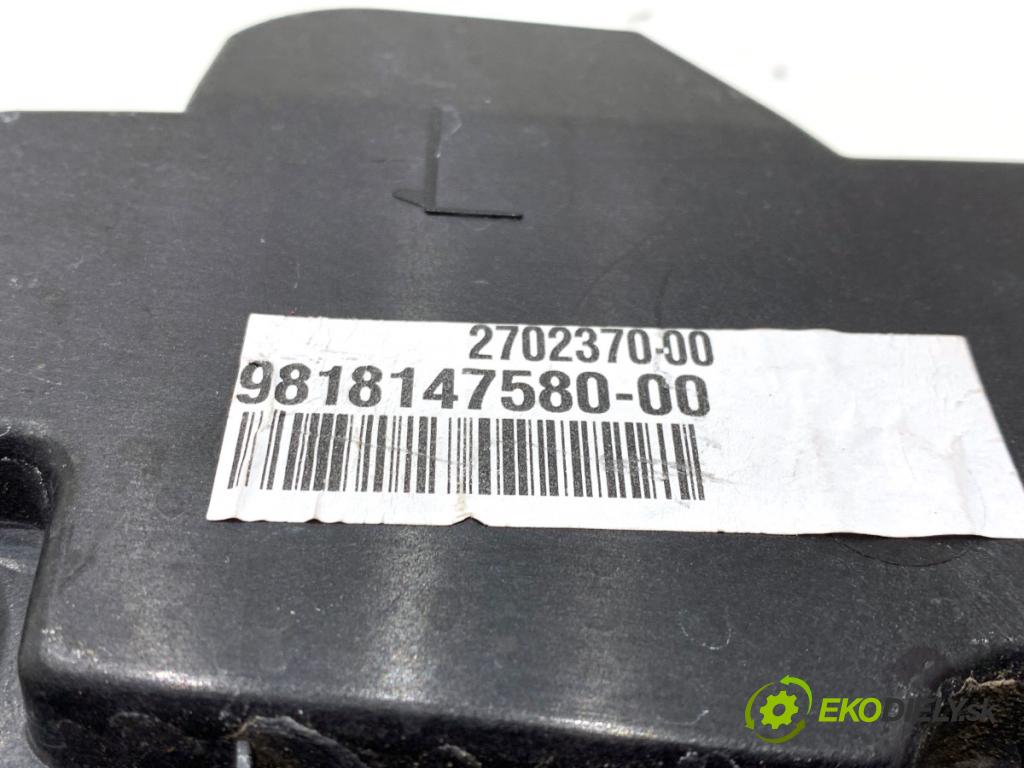 TOYOTA PROACE nadwozie wielkoprzestrzenne (MPV) 2024 96 kW 1.5 D-4D 130 (BKYMA) 1499 klika vnitřní pravý zadní část 9818147580