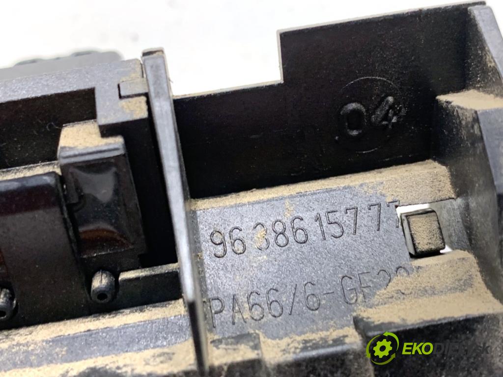 TOYOTA PROACE nadwozie wielkoprzestrzenne (MPV) 2024 96 kW 1.5 D-4D 130 (BKYMA) 1499 klika dveří zadní část 9638615777