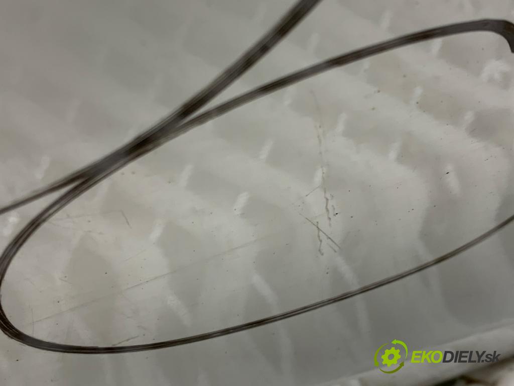 VW POLO V liftback 2017 66 kW 1.2 TSI 16V 1197 kapota zad LC9A