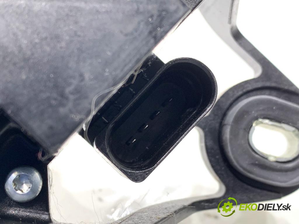 VW POLO V liftback 2017 66 kW 1.2 TSI 16V 1197 motor stěračů zadní část 5K6955711B