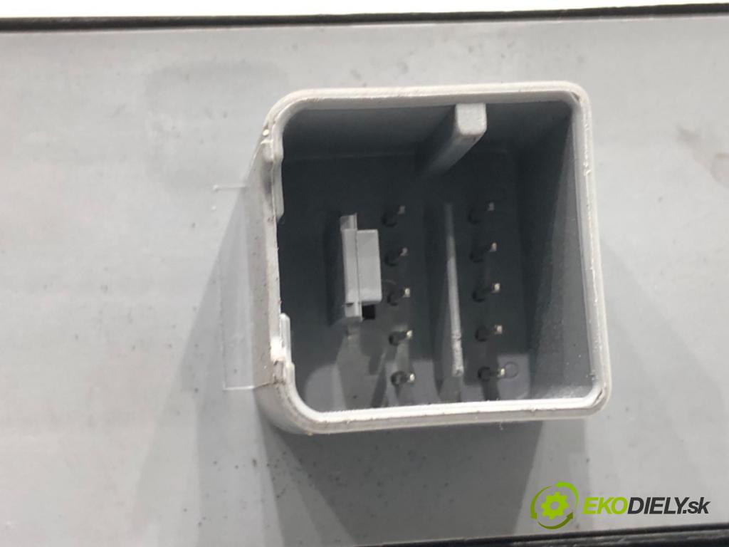 VW POLO V liftback 2017 66 kW 1.2 TSI 16V 1197 Prepínač okien 6R0867255K (Prepínacie páčky pod volantom)