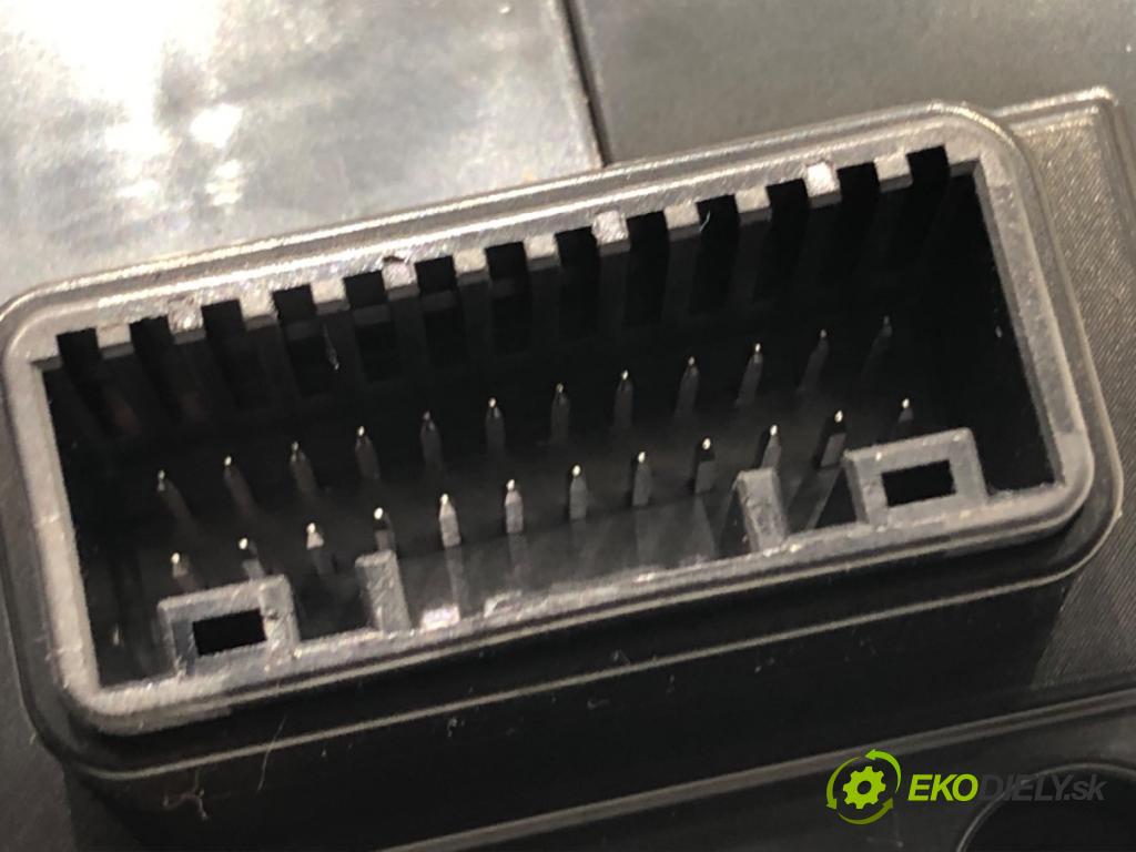 KIA SPORTAGE IV SUV 2020 97 kW 1.6 GDI 1591 Prepínač nastavenia svetiel 93700-F1AP0 (Prepínacie páčky pod volantom)