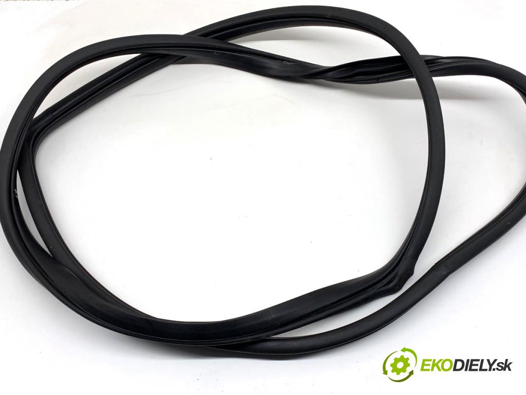 KIA SPORTAGE IV SUV 2020 97 kW 1.6 GDI 1591 těsnění dveře zadní část levá strana  (Karoserie ostatní)