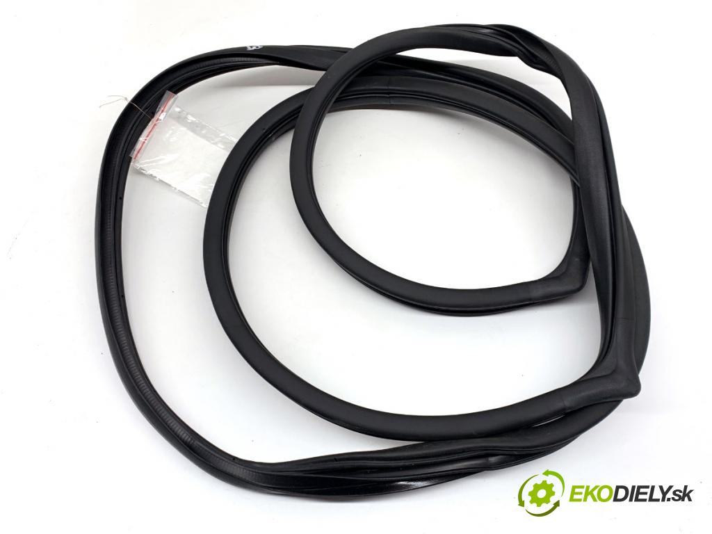 KIA SPORTAGE IV SUV 2020 97 kW 1.6 GDI 1591 těsnění dveře zadní část pravá  (Karoserie ostatní)