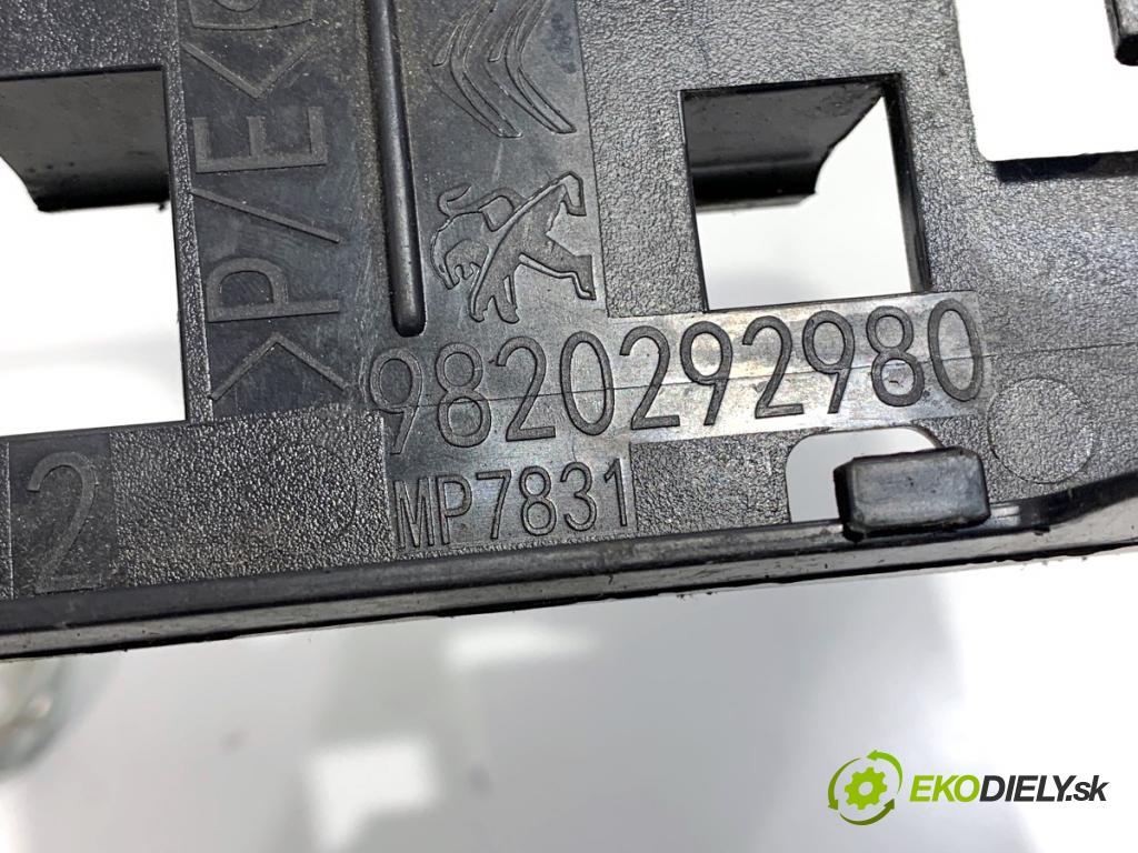 TOYOTA PROACE Nadwozie pełne/minivan 2021 75 kW 1.5 D-4D 100 (BPZMD) 1499 ZVEDÁK: - Mechanizmus 9820292980