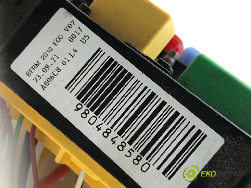 TOYOTA PROACE Nadwozie pełne/minivan 2021 75 kW 1.5 D-4D 100 (BPZMD) 1499 skříňka poistková 9804848580 (Pojistková skříňka)