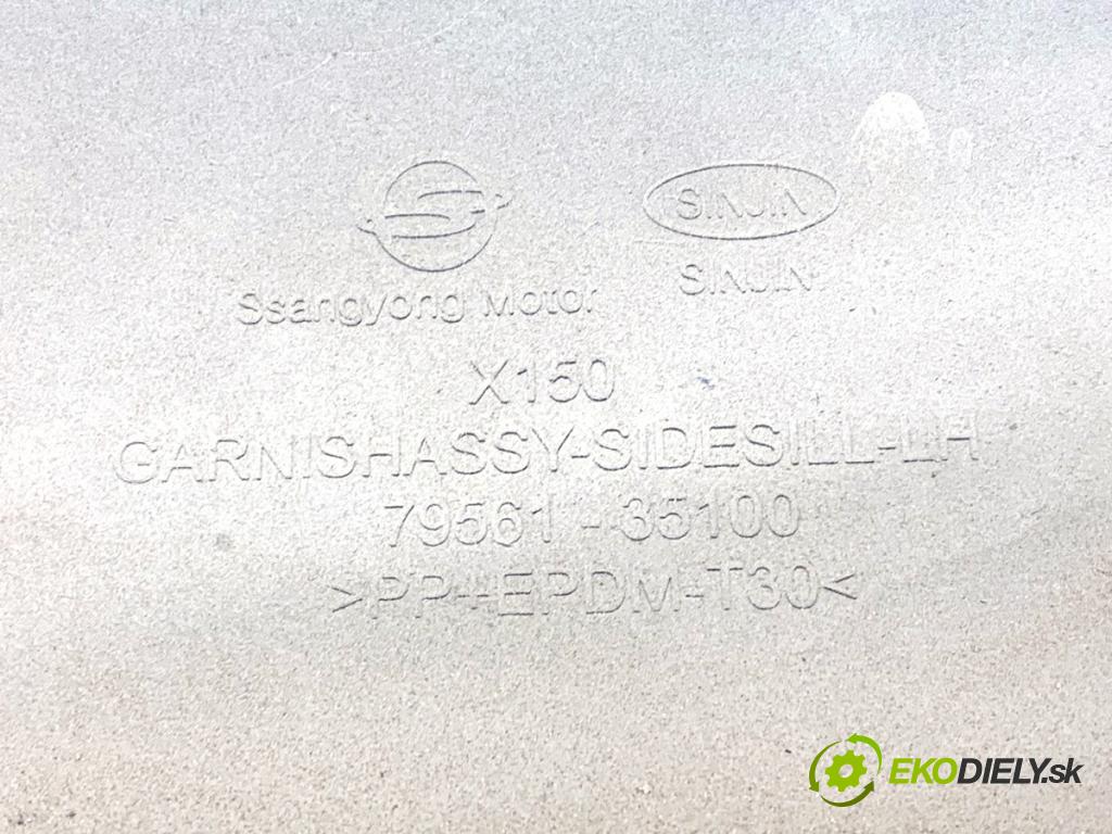 SSANGYONG TIVOLI SUV 2023 120 kW 1.5 T-GDi 1497 Lišta prahová ľavy 79561-35100