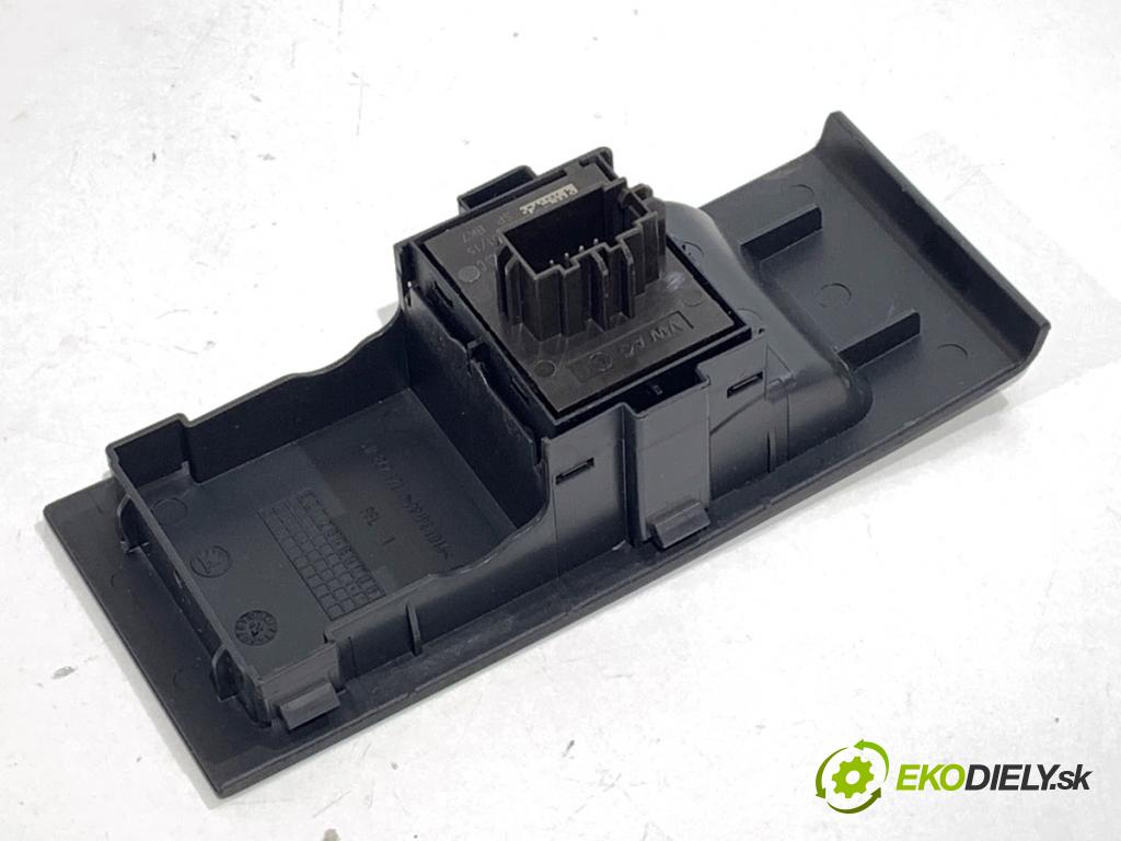 SEAT TOLEDO IV liftback 2016 66 kW 1.2 TSI 1197 Prepínač okien 5JA867171 (Prepínacie páčky pod volantom)