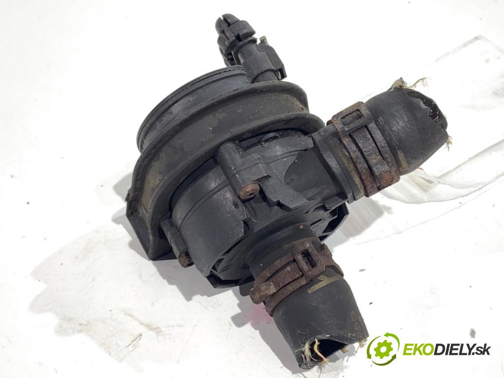 SEAT TOLEDO IV liftback 2016 66 kW 1.2 TSI 1197 DALŠÍ: Pumpa vody 5G0965567A (Vodná pumpa)