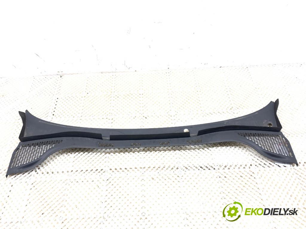 SEAT TOLEDO IV liftback 2016 66 kW 1.2 TSI 1197 torpédo plast pod čelní okno 5J3819415 (Plast pod čelním sklem)