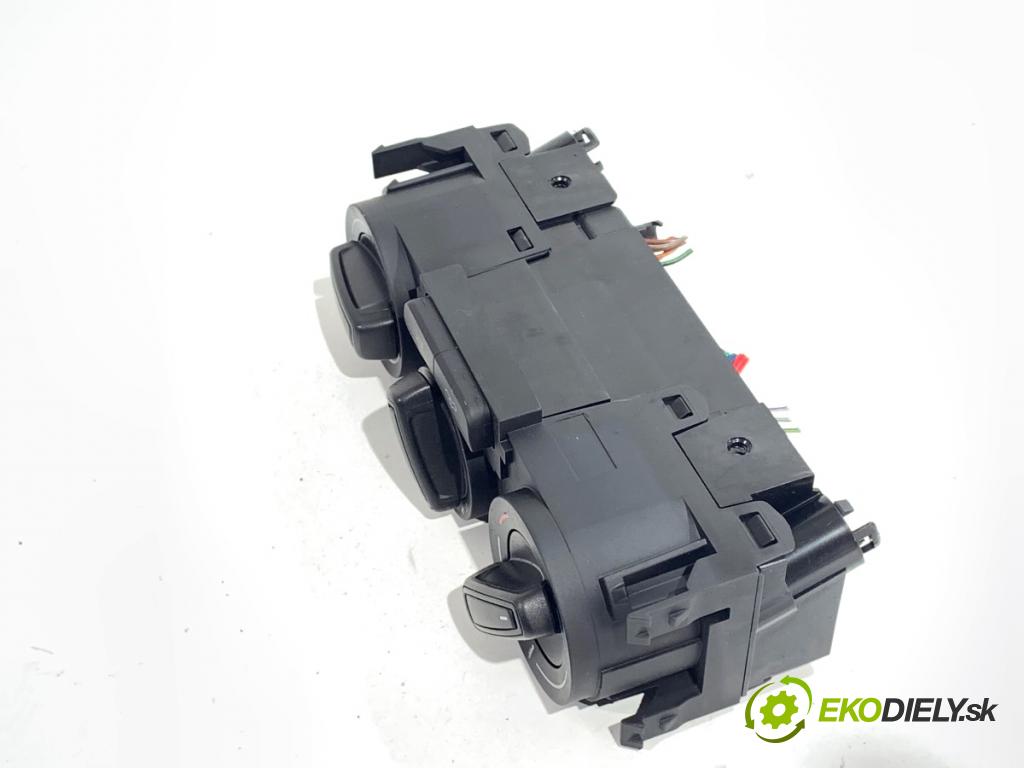 SEAT TOLEDO IV liftback 2016 66 kW 1.2 TSI 1197 Panel ovládania kúrenia 6P0820045B (Prepínacie páčky pod volantom)