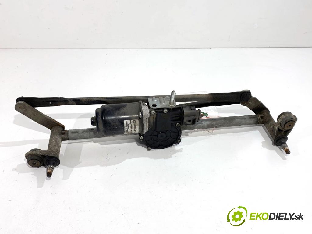 SEAT TOLEDO IV liftback 2016 66 kW 1.2 TSI 1197 Mechanizmus stieračov predný 5JB955113 (Motorček stieračov predný)