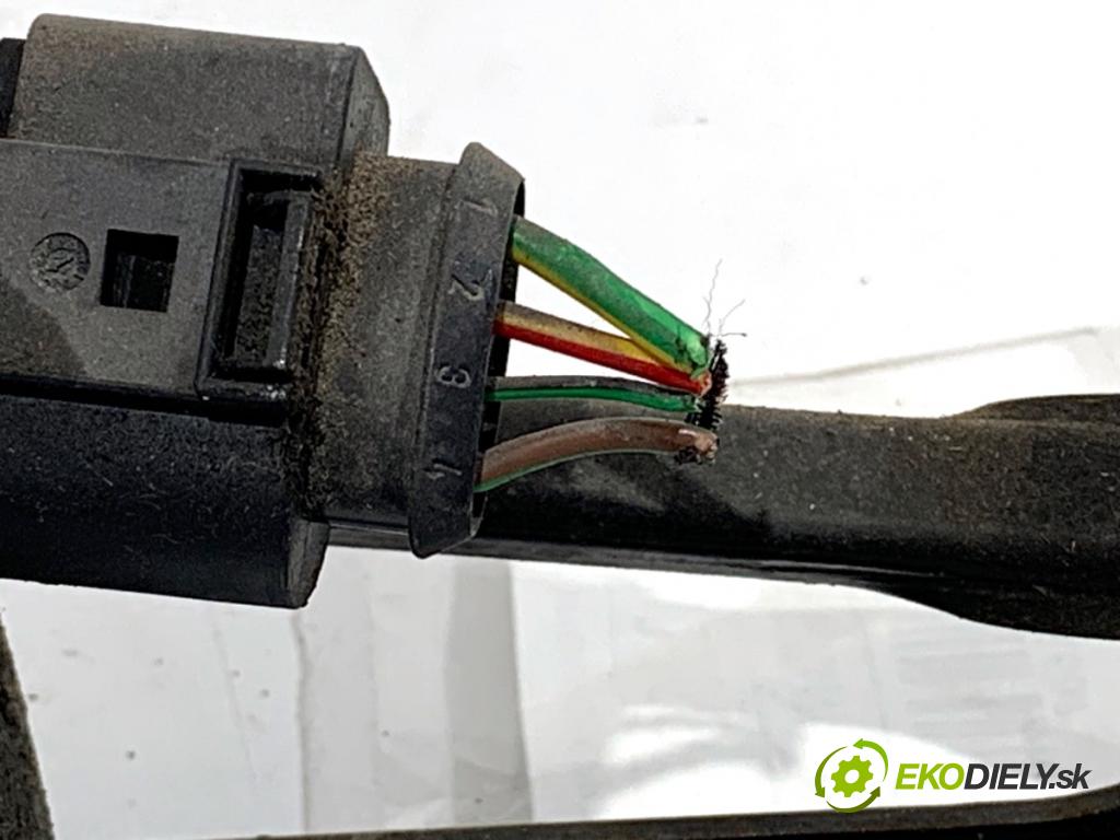 SEAT TOLEDO IV liftback 2016 66 kW 1.2 TSI 1197 Mechanizmus stieračov predný 5JB955113 (Motorček stieračov predný)