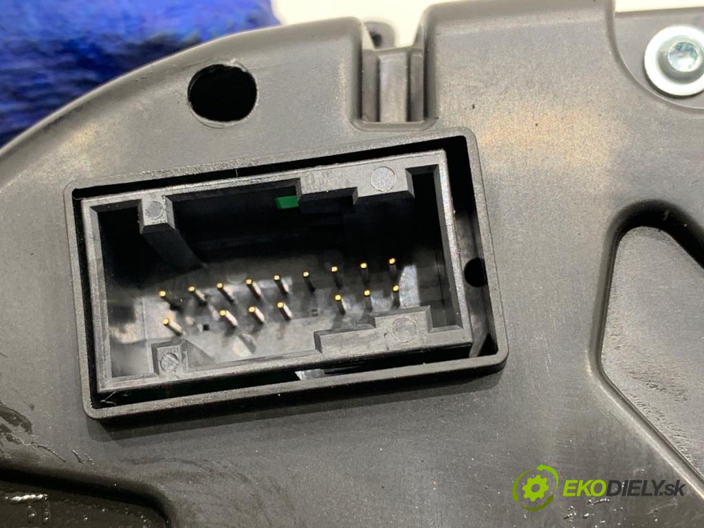 SEAT TOLEDO IV liftback 2016 66 kW 1.2 TSI 1197 Prístrojovka 6JA920730F (Prístrojová doska)