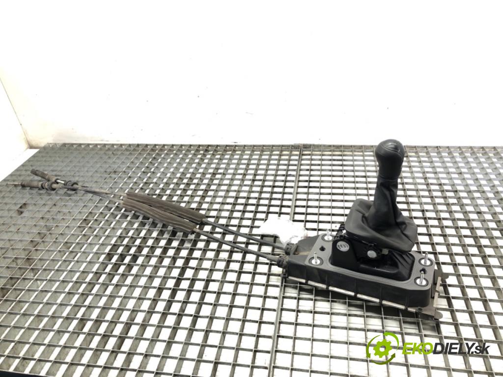 SEAT TOLEDO IV liftback 2016 66 kW 1.2 TSI 1197 Kulisa 6RA711061 (Rýchlostná páka (kulisa))