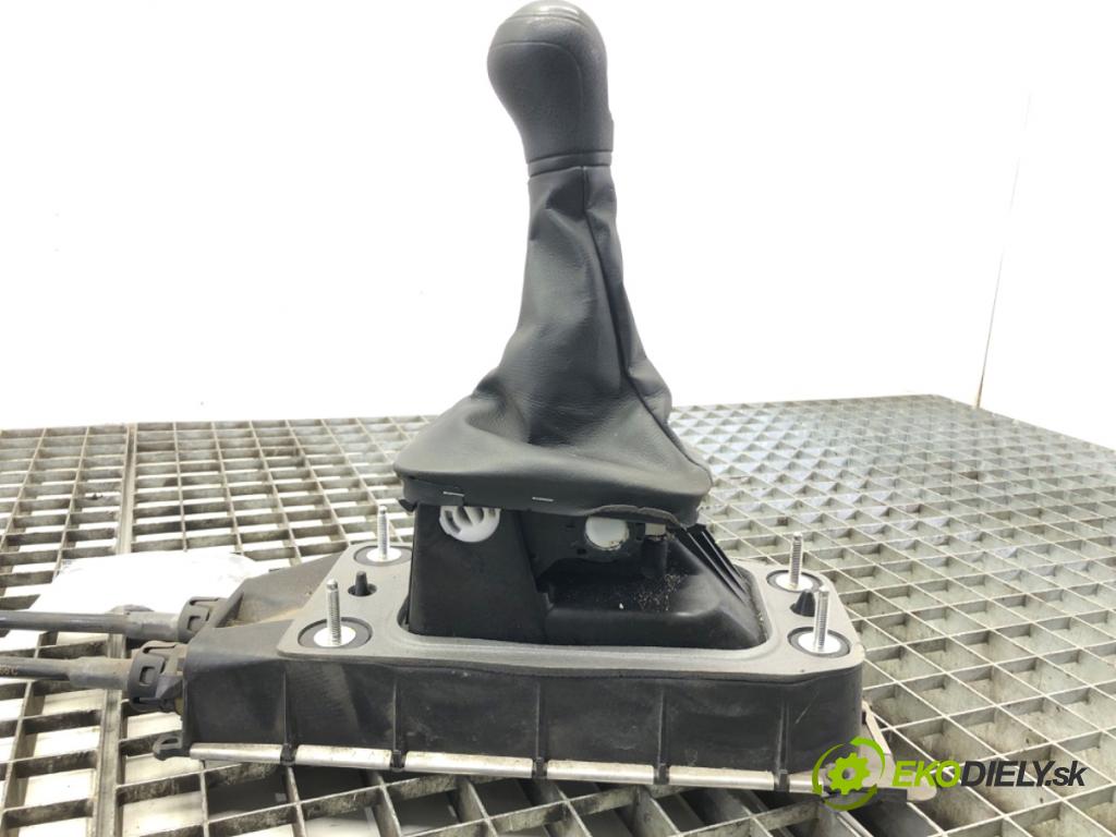 SEAT TOLEDO IV liftback 2016 66 kW 1.2 TSI 1197 Kulisa 6RA711061 (Rýchlostná páka (kulisa))