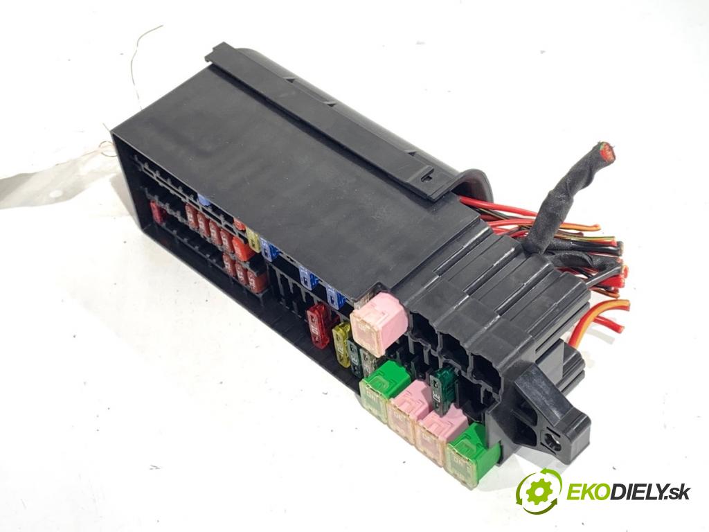 SEAT TOLEDO IV liftback 2016 66 kW 1.2 TSI 1197 Skrinka poistková 6C0937615A (Poistková skrinka)