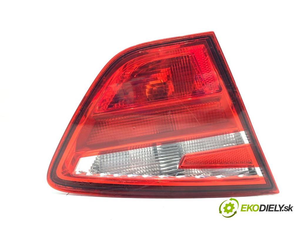 SEAT TOLEDO IV liftback 2016 66 kW 1.2 TSI 1197 světlo zadní část levá strana vnitřní 184910-01 (Klika dveří ostatní)