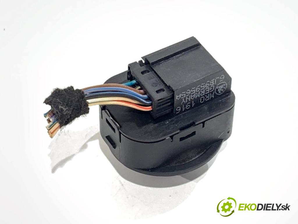 SEAT TOLEDO IV liftback 2016 66 kW 1.2 TSI 1197 Prepínač nastavenia spätných zrkadiel 6JB959565A (Prepínacie páčky pod volantom)