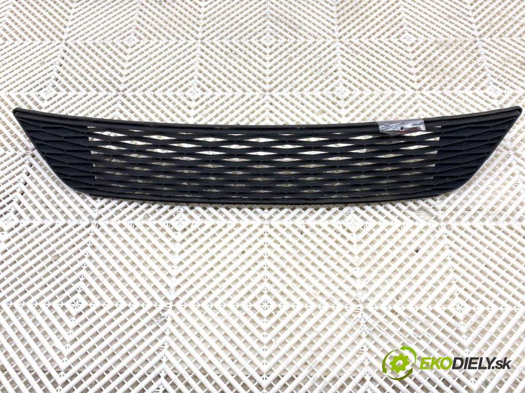 SEAT TOLEDO IV liftback 2016 66 kW 1.2 TSI 1197 mří nárazníka přední část 6JA853677 (Přední mřížka (maska chladiče))