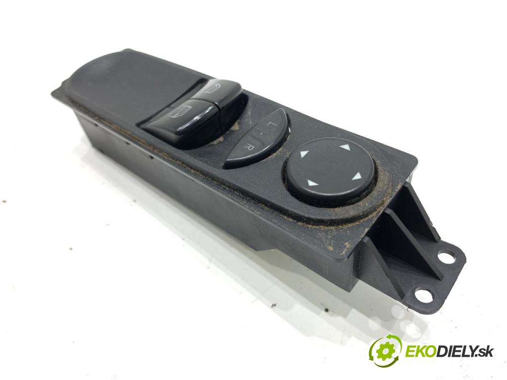 VW CARFTER 30 35 Autobus 2016 100 kW 2.0 TDI 1968 Prepínač okien 9065451213 (Prepínacie páčky pod volantom)