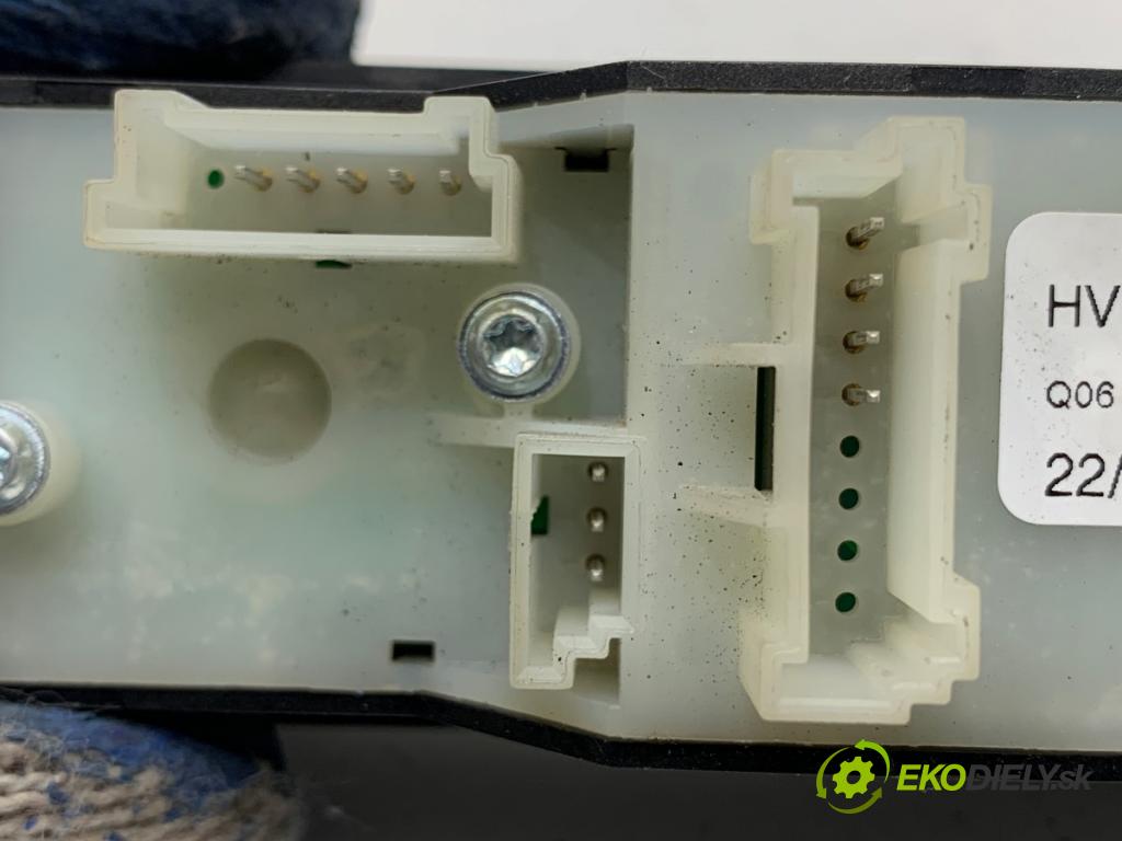 VW CARFTER 30 35 Autobus 2016 100 kW 2.0 TDI 1968 Prepínač okien 9065451213 (Prepínacie páčky pod volantom)