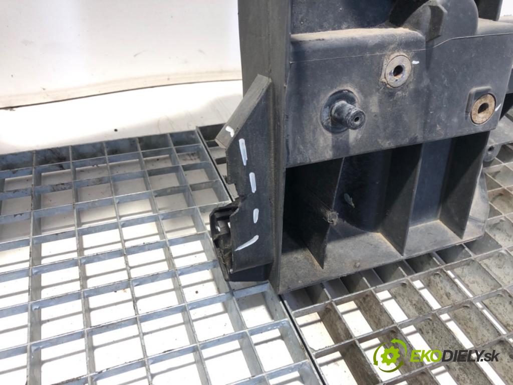 VW CARFTER 30 35 Autobus 2016 100 kW 2.0 TDI 1968 držák přední část 2E0805591A (Přední výztuha)