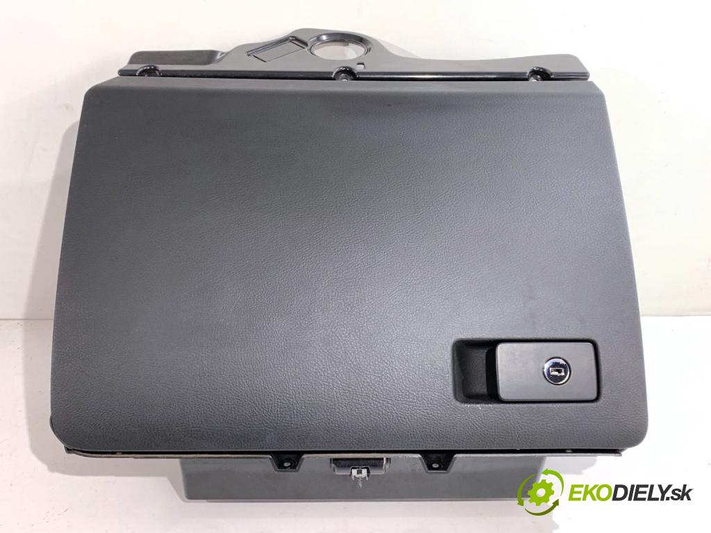 VW CC B7 coupe 2012 103 kW 2.0 TDI 1968 Priehradka, kastlík spolujazdca 3C1857114E (Priehradka (kastlík))