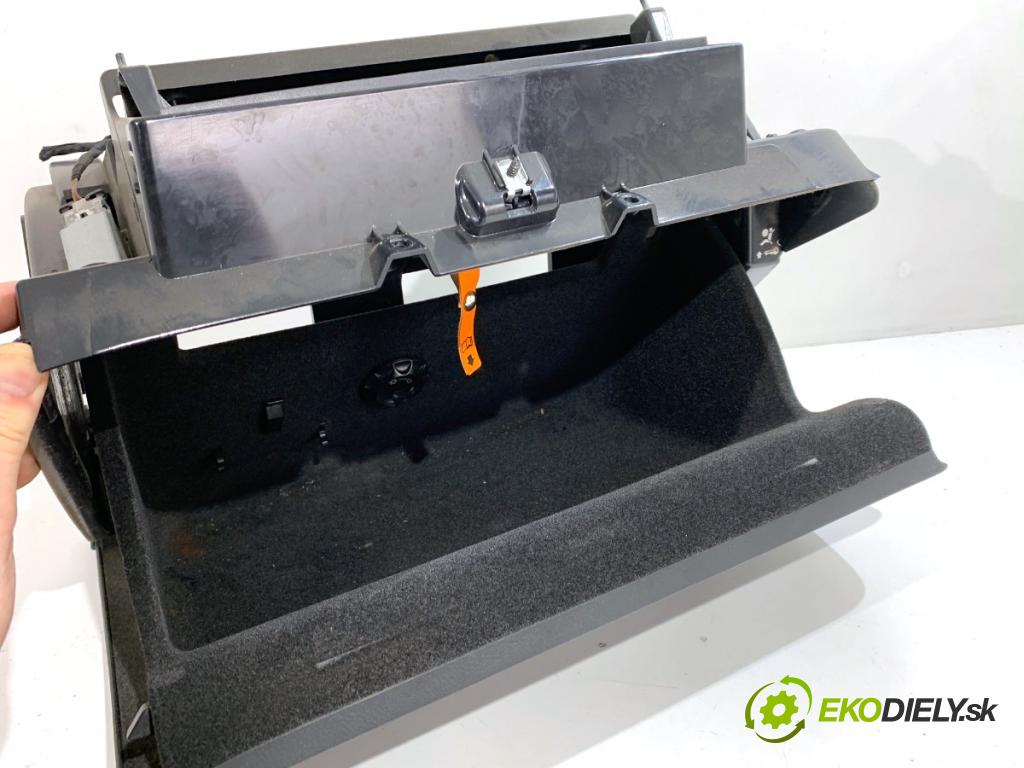 VW CC B7 coupe 2012 103 kW 2.0 TDI 1968 Priehradka, kastlík spolujazdca 3C1857114E (Priehradka (kastlík))