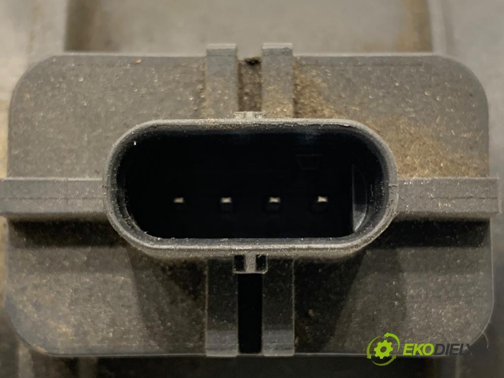 VW CC B7 coupe 2012 103 kW 2.0 TDI 1968 Váha vzduchu 03L906461A (Váha vzduchu)