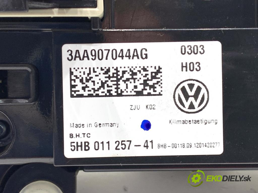 VW CC B7 coupe 2012 103 kW 2.0 TDI 1968 Panel ovládania kúrenia 3AA907044AG (Prepínacie páčky pod volantom)