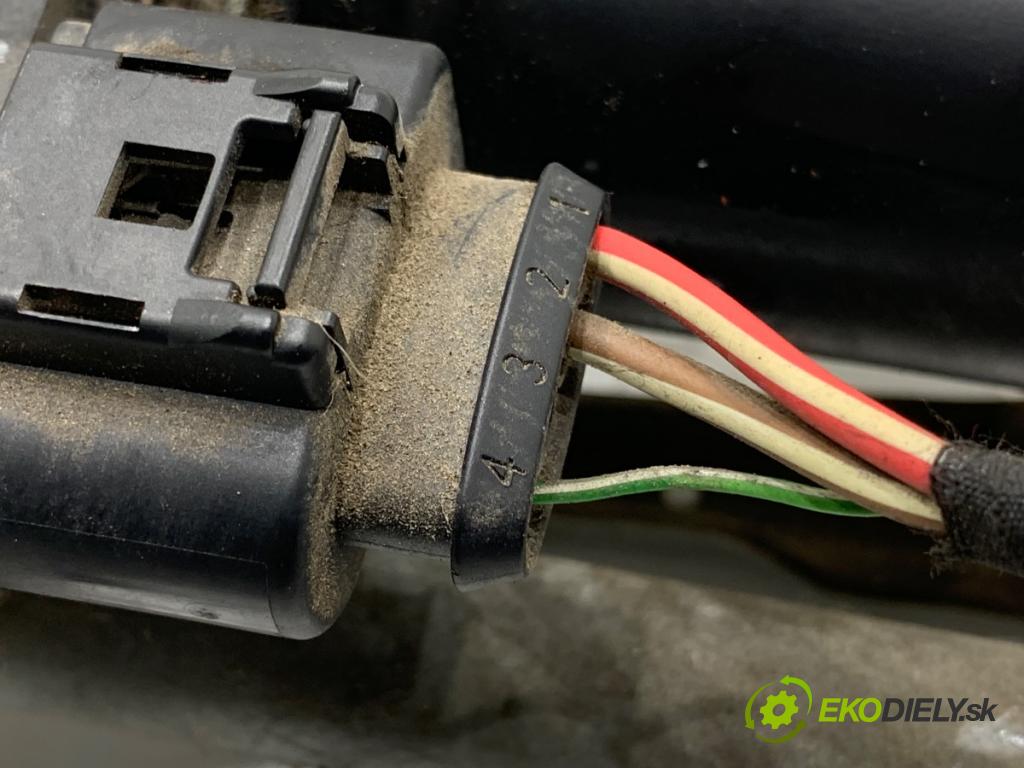 VW CC B7 coupe 2012 103 kW 2.0 TDI 1968 Mechanizmus stieračov predný 3C8955119F (Motorček stieračov predný)