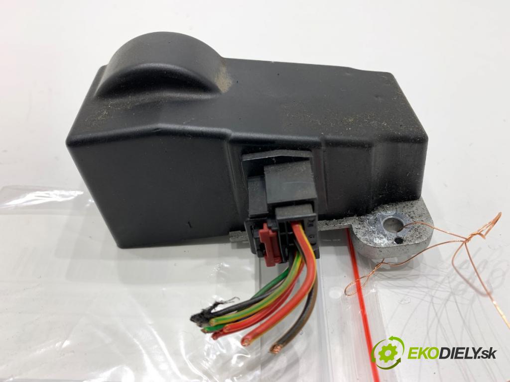 VW CC B7 coupe 2012 103 kW 2.0 TDI 1968 blokáda volantu 3C0905861J (Riadenie ostatné)