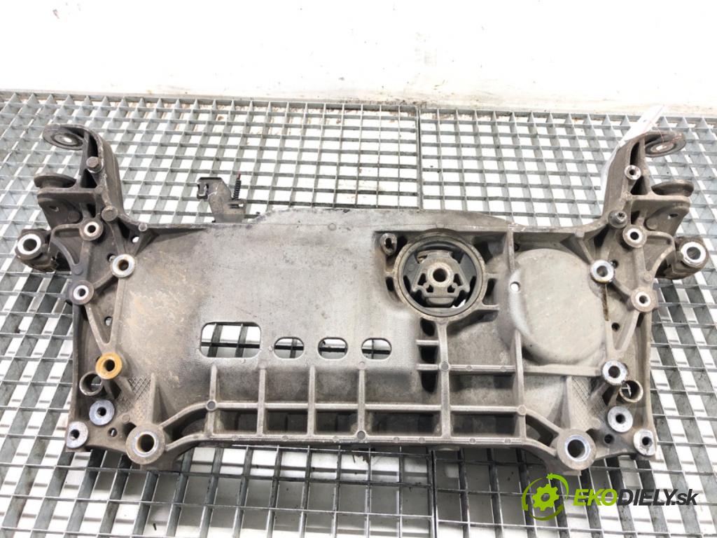 VW CC B7 coupe 2012 103 kW 2.0 TDI 1968 výztuha pod motor 3C0199369H (Přední výztuha)