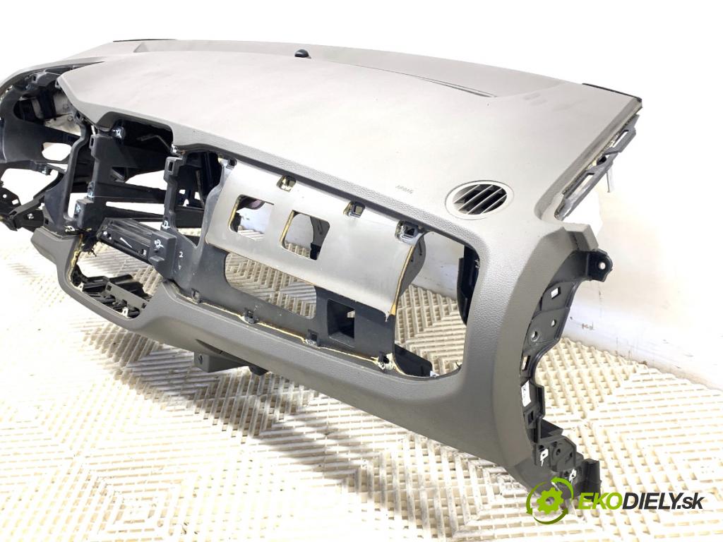 KIA SPORTAGE III SUV 2010 85 kW 1.7 CRDi 1685 Palubná doska  (Palubná doska)