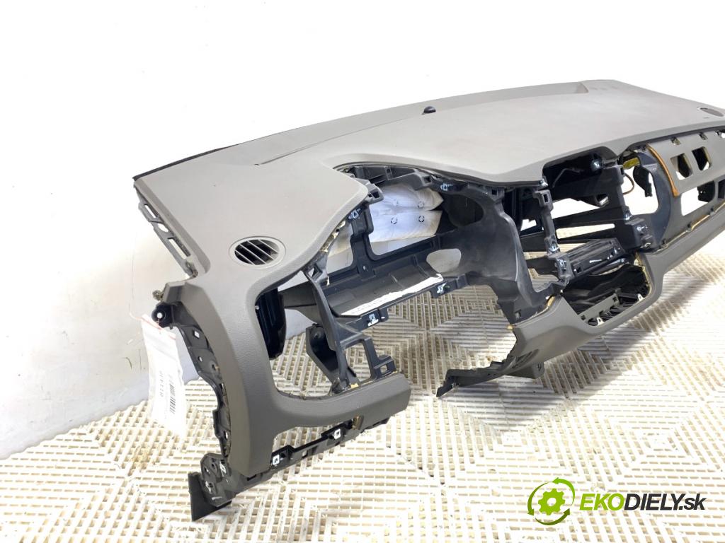 KIA SPORTAGE III SUV 2010 85 kW 1.7 CRDi 1685 Palubná doska  (Palubná doska)