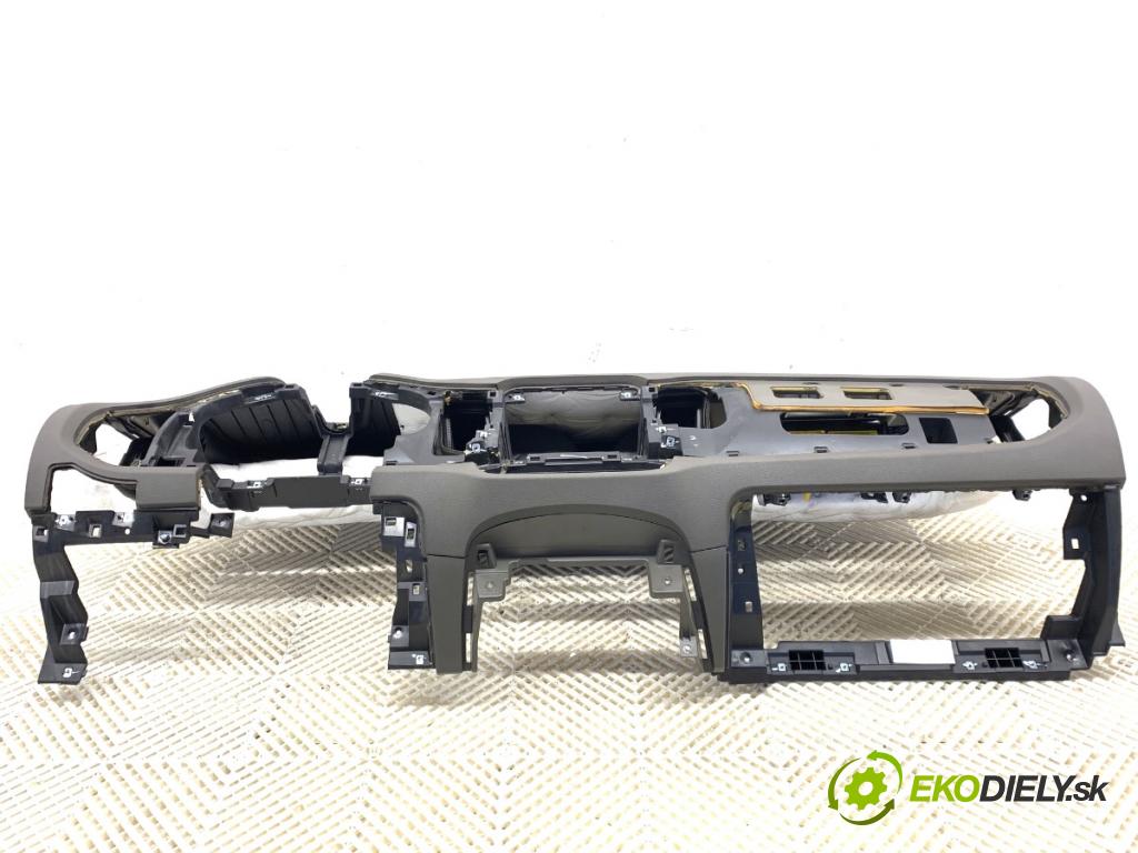 KIA SPORTAGE III SUV 2010 85 kW 1.7 CRDi 1685 Palubná doska  (Palubná doska)