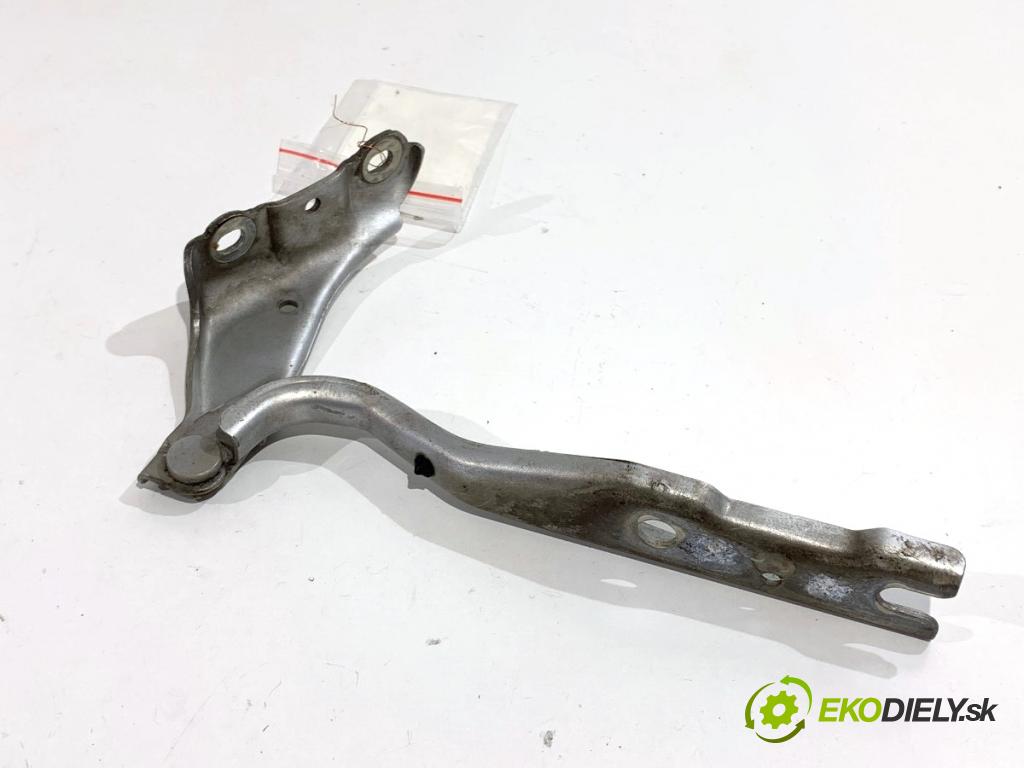 SEAT TOLEDO IV liftback 2016 66 kW 1.2 TSI 1197 závěs kapoty pravý přední část 5JA823302A