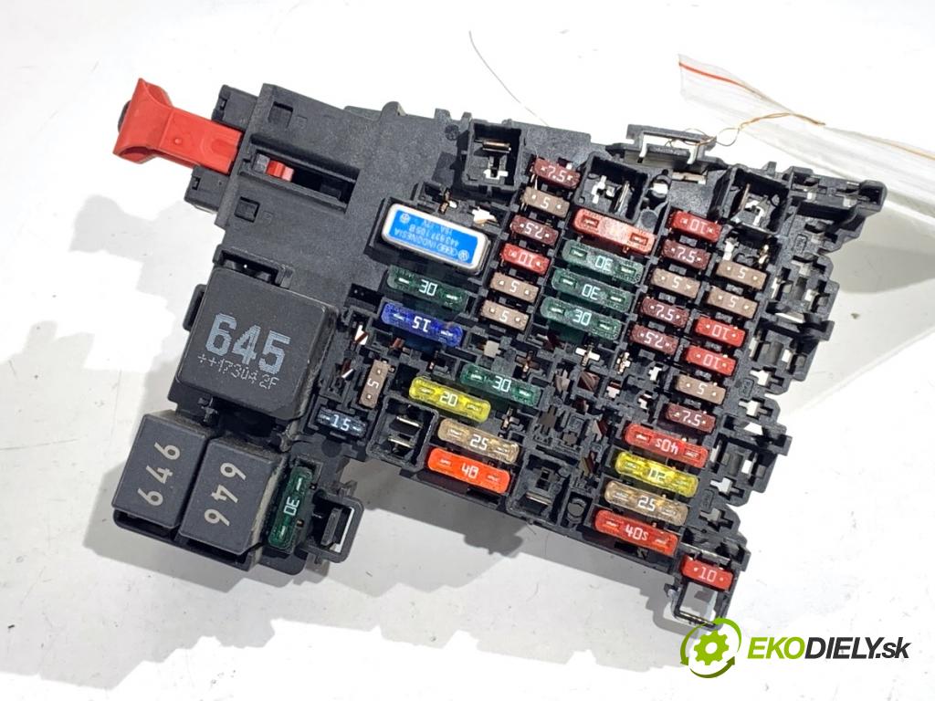 VW TOURAN nadwozie wielkoprzestrzenne (MPV) 2017 132 kW 1.8 TSI 1798 skříňka poistková 5Q0937615C (Pojistková skříňka)