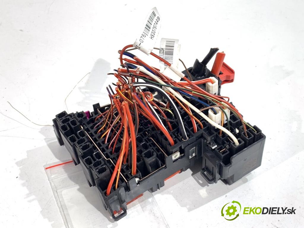 VW TOURAN nadwozie wielkoprzestrzenne (MPV) 2017 132 kW 1.8 TSI 1798 skříňka poistková 5Q0937615C (Pojistková skříňka)