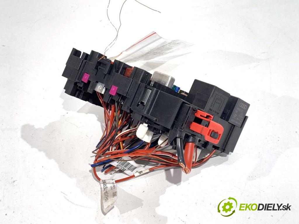 VW TOURAN nadwozie wielkoprzestrzenne (MPV) 2017 132 kW 1.8 TSI 1798 skříňka poistková 5Q0937615C (Pojistková skříňka)