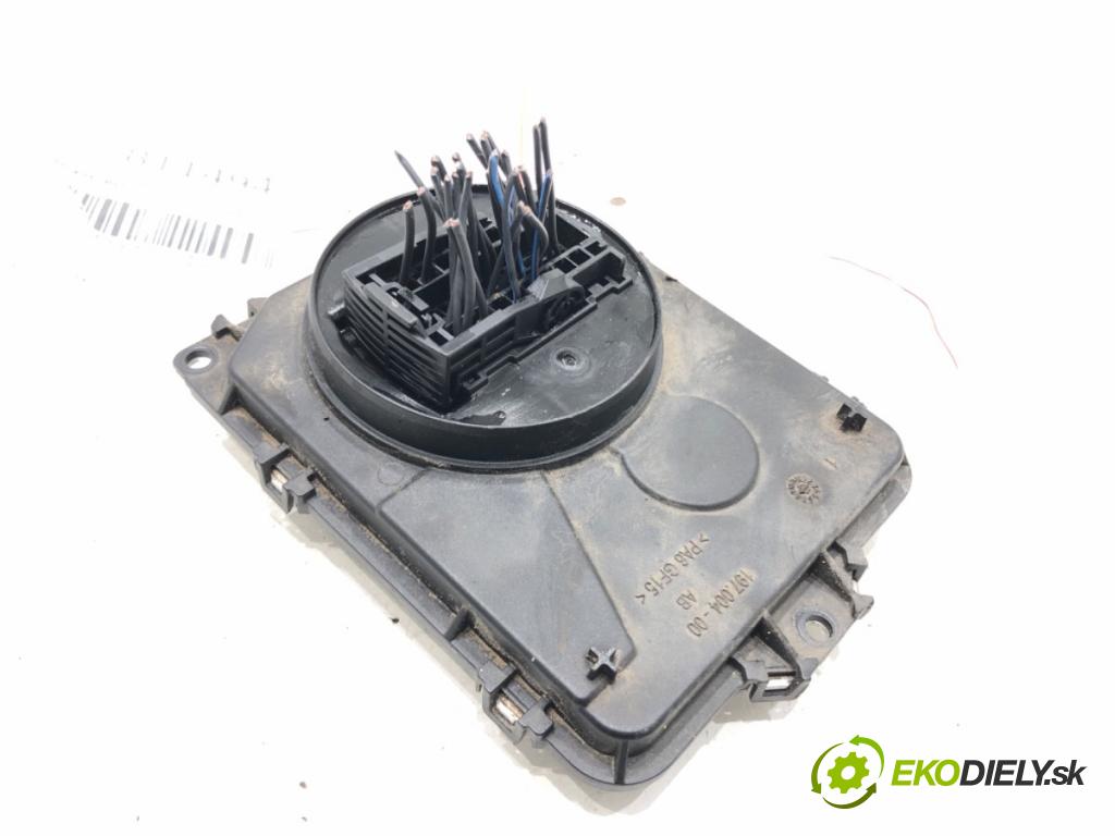 VW TOURAN nadwozie wielkoprzestrzenne (MPV) 2017 132 kW 1.8 TSI 1798 Menič XENON 8V0907399B (Riadiaca jednotka xenónu)