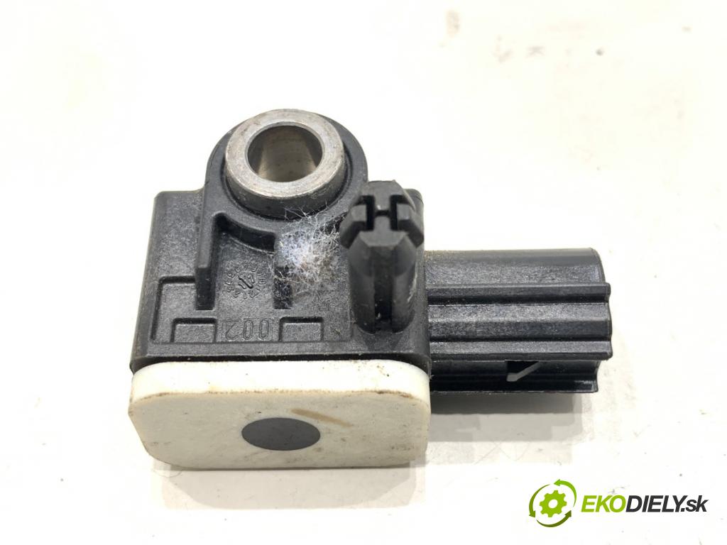 FORD MONDEO MK5 liftback 2017 110 kW 2.0 TDCi 1998 Snímač nárazu CM5T-14B006-AA (Snímač nárazu)