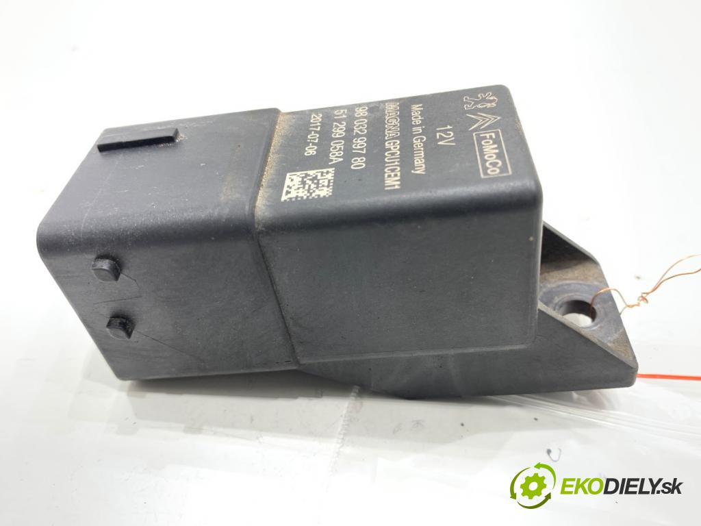 FORD MONDEO MK5 liftback 2017 110 kW 2.0 TDCi 1998 relé sviečok žhavenia 9803299780 (Relé)