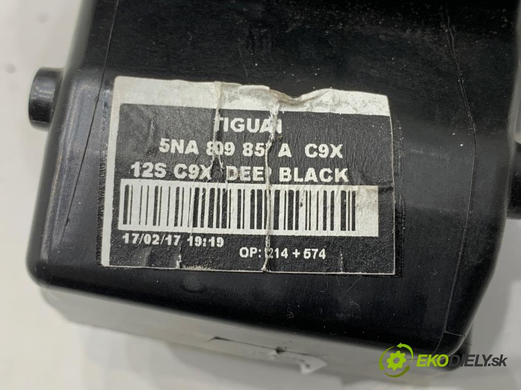 VW TIGUAN SUV 2017 110 kW 2.0 TDI 4motion 1968 dvířka nádrže paliva 5NA809857A (Klika dveří ostatní)