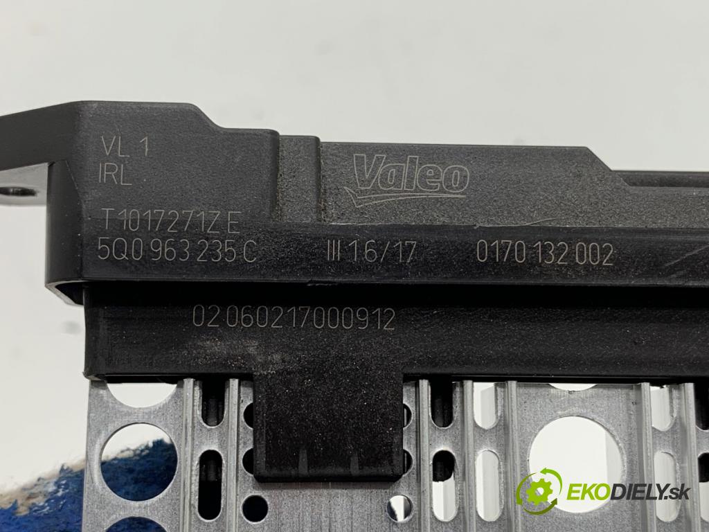 VW TIGUAN SUV 2017 110 kW 2.0 TDI 4motion 1968 topné těleso radiátor topení elektrická 5Q0963235C (Radiátor topení)